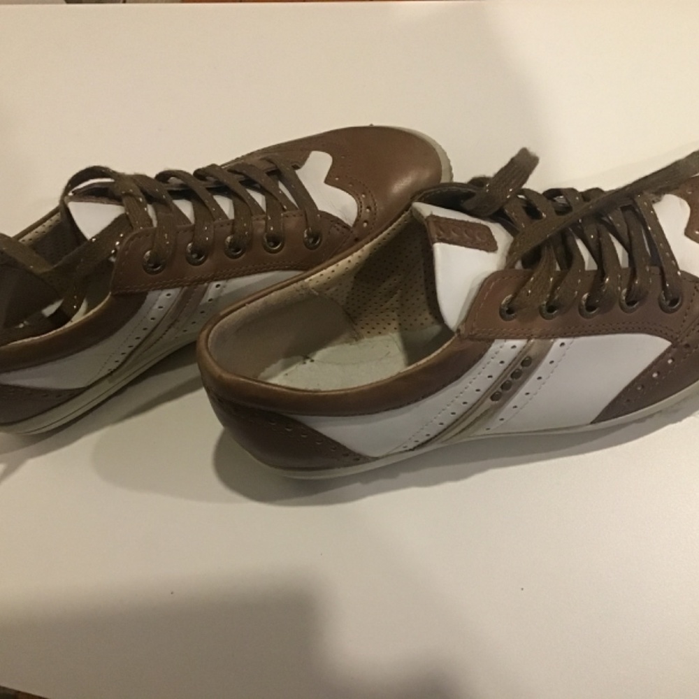 Sneakers - Picture 7 of 8